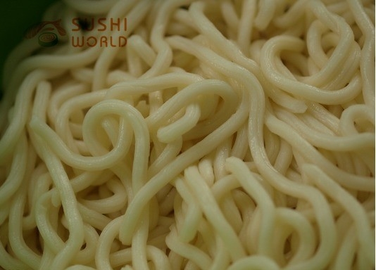 FROZENEN Udon-Nudeln mit Buchweizen im traditionellen japanischen Stil
