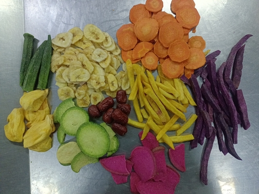 Trockene Obst- und Gemüsechips - eine köstliche Ernährungsquelle