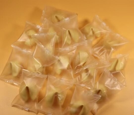 Textur Harte chinesische Süßigkeiten GK Mehl Quadratform Custom Fortune Cookie koreanische Snacks