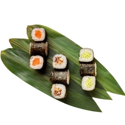 Sushi servieren mit frischen und natürlichen Bambusblattverpackungen