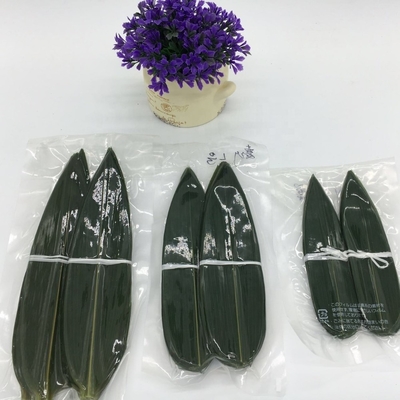 Sushi servieren mit frischen und natürlichen Bambusblattverpackungen