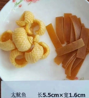Normale rosa Kartoffelchips Tintenfisch Rollen Garnelenstreifen Embryonenmaterial Farbiges Rot-Weiß-Garnelen Cracker