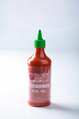Konservierter Chilischmaß Süßes Sriracha Hot Chili Sauce und angemessene Inhalte
