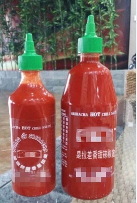 Konservierter Chilischmaß Süßes Sriracha Hot Chili Sauce und angemessene Inhalte